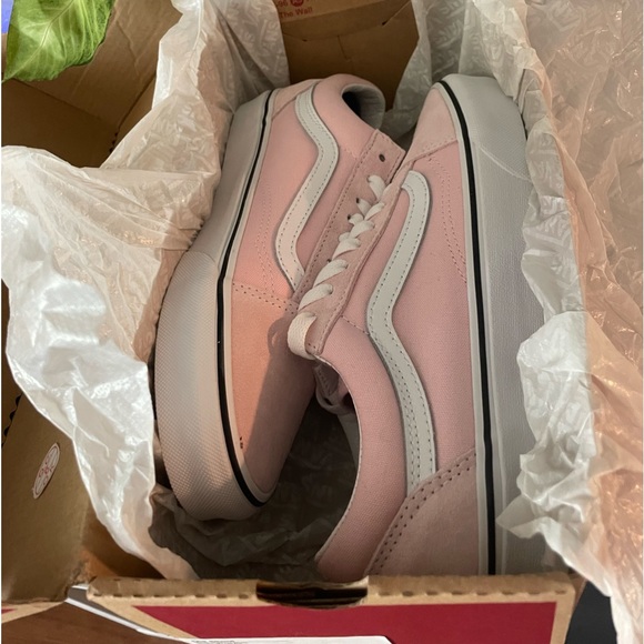 Vans - Picture 5 of 7